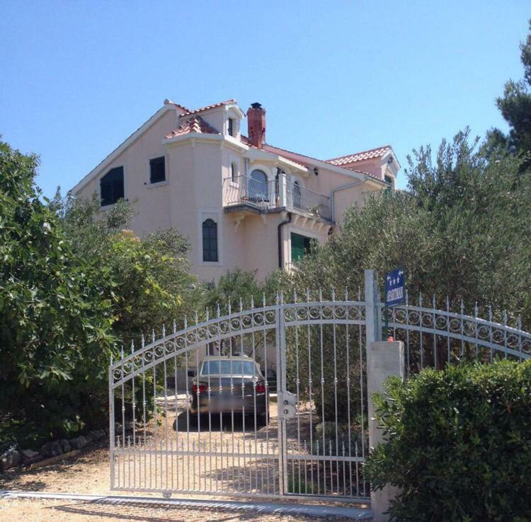 Relaxing Whole Top Floor Apartment By The Sea Zaboric Εξωτερικό φωτογραφία